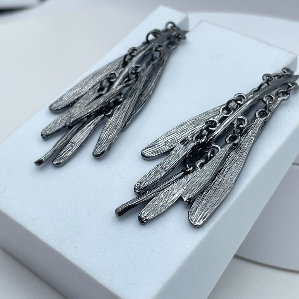 Vintage 90s Gunmetal Fringe Dangle Earrings Textured Leaf Tassel Women's Jewelry - Picture 7 of 8